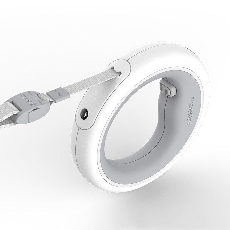 Smart LED Retractable Dog Leash – Night Light Grip, Sleek Ring Design